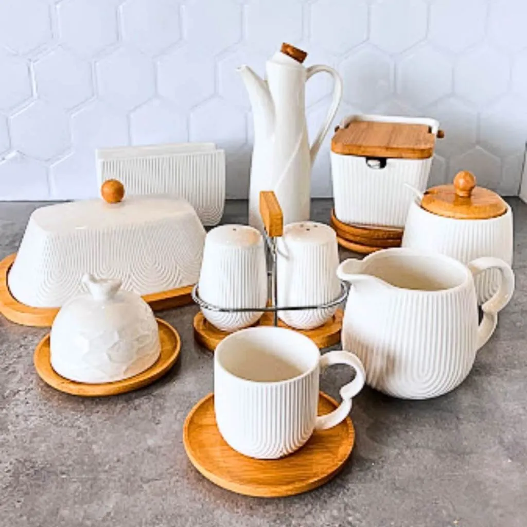 Xicaras Açucareiro Jarra Porta Guardanapo Saleiro Azeiteiro Oasis Cerâmica Branca e Bambu